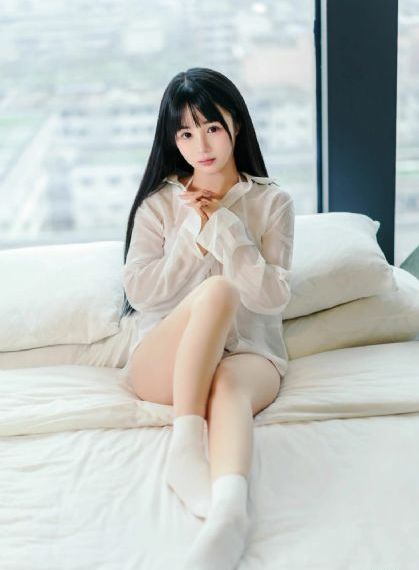 李丽珍不扣纽扣的女孩